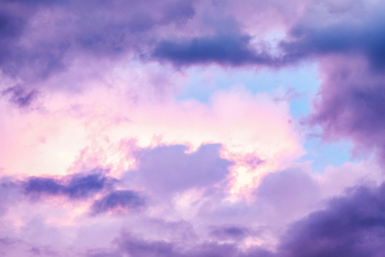 Spring Liver Fire: Decoding Your Tongue’s Green Tint & What It Means